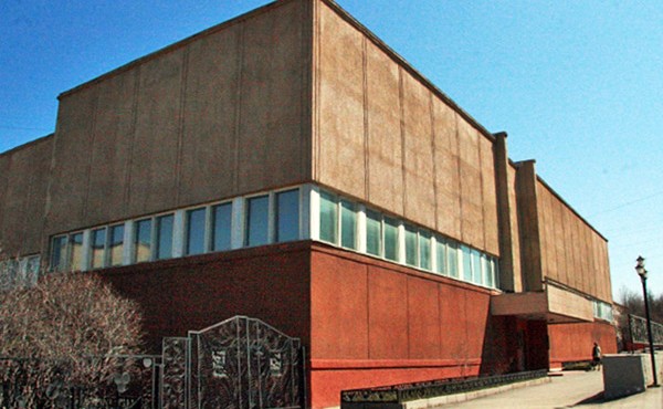 33 года назад (1983) сдано в эксплуатацию трёхэтажное здание Магаданского областного краеведческого музея по проспекту Карла Маркса.