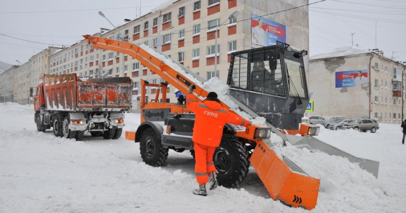 Для расчистки улиц и дворов Магадана от снега требуется привлечение дополнительной техники