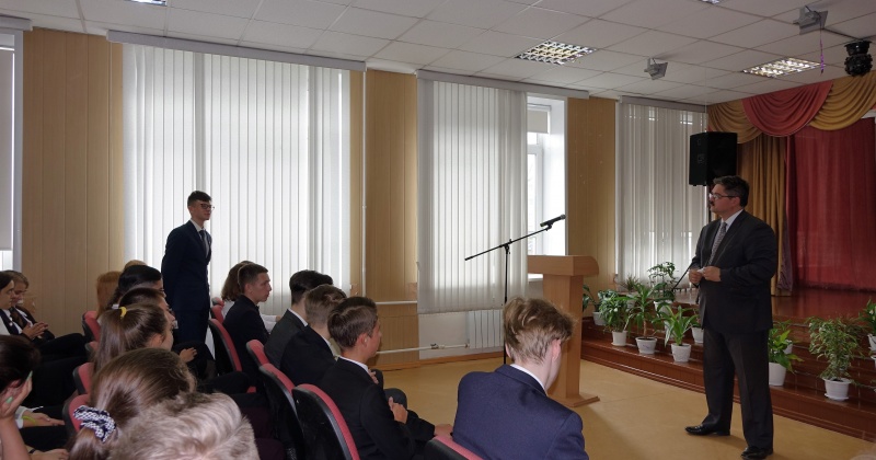 Сенатор Анатолий Широков рассказал школьникам о развитии региона, востребованных профессиях и своей работе
