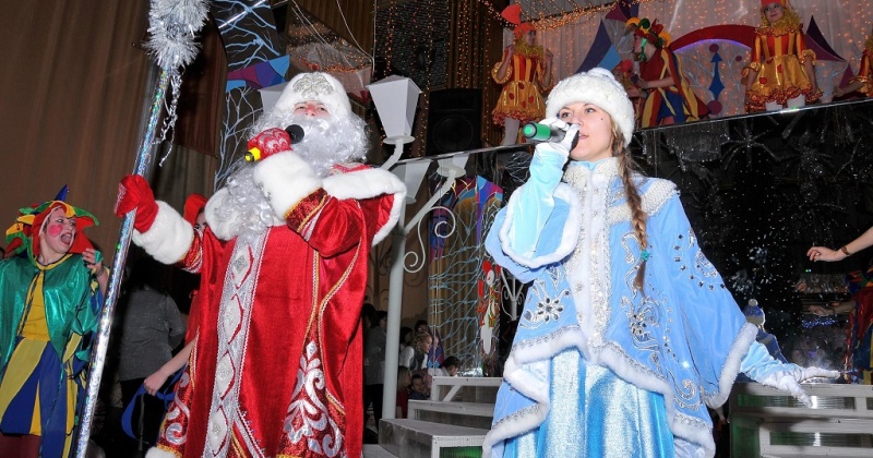 Сказочная почта Деда Мороза, флешмоб «Boxing day», интермедии у елки и «Магадан зажигает новогодние огни»