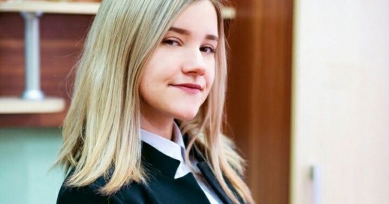 Десятиклассница магаданской гимназии № 30 Полина Колесникова стала «Учеником года-2018»