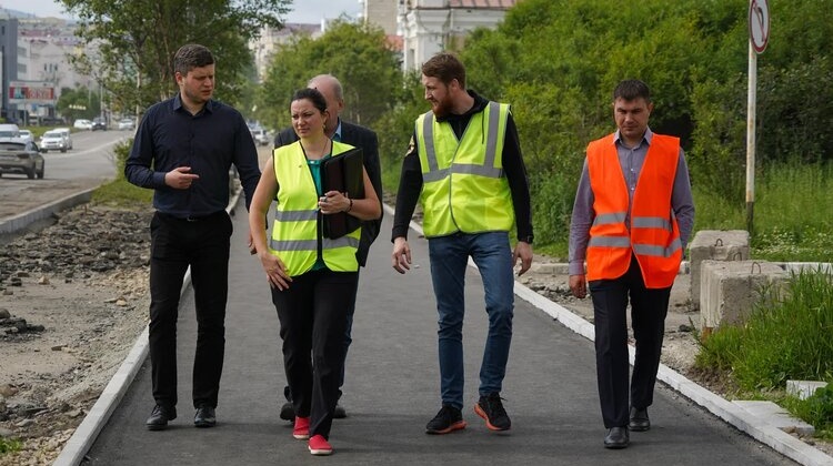 Минтранс Колымы и общественники региона проверили ход работ в рамках нацпроекта «Безопасные и качественные автомобильные дороги»