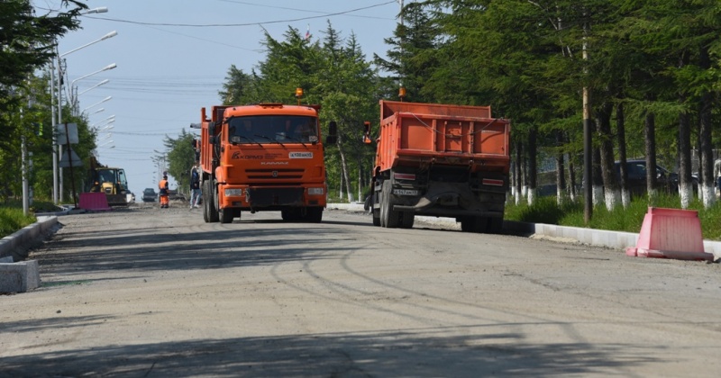 Движение автомобильного транспорта перекрыто на улицах Парковой и Приморской, проезд ограничен на Марчеканском и Колымском шоссе