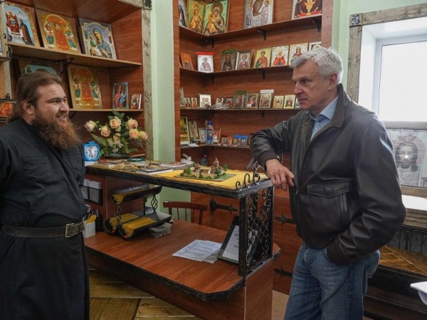 Губернатор Сергей Носов посетил учреждения культуры посёлка Усть-Омчуг