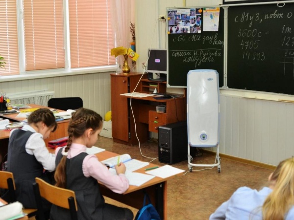 В некоторых российских школах начали собирать деньги с родителей на рециркуляторы в класс