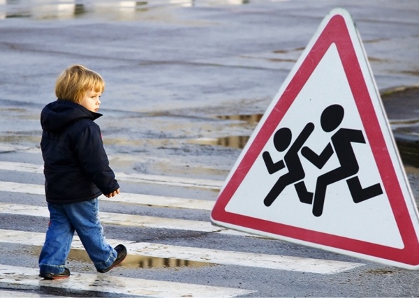 Несовершеннолетняя магаданка стала участницей ДТП пробегая дорогу в неположенном месте
