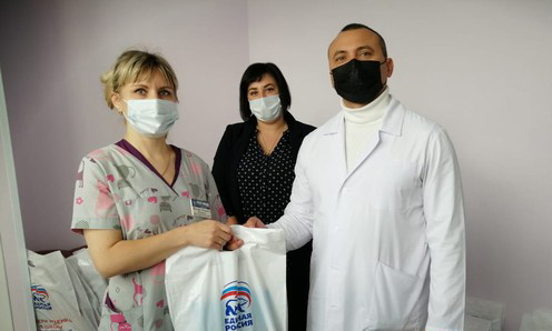 Сотрудники областной детской больницы Магадана стали участниками акции «Помоги собраться в школу»