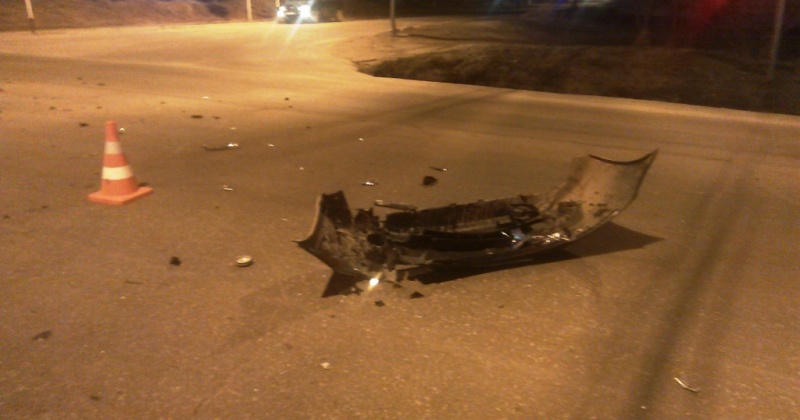 Водитель автомобиля Honda SMX врезался в опору освещения в Магадане, после чего скрылся с места происшествия