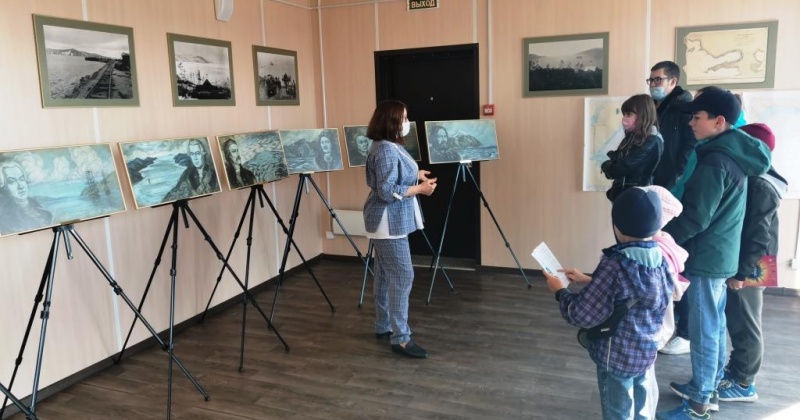 Музейный комплекс Магадана проводит открытые уроки-экскурсии по географии «Славные имена на карте Охотского моря»