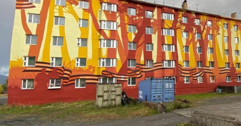 В посёлке Омсукчан завершён очередной этап проекта по художественной росписи жилых домов