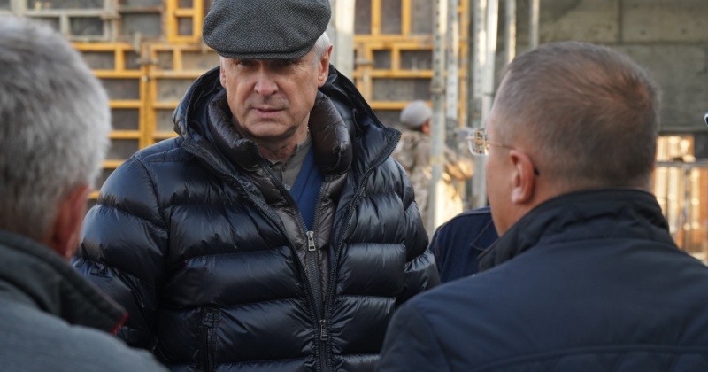 Сергей Носов посетил строительные площадки семи социальных объектов в Магаданской агломерации