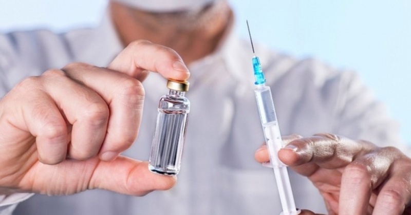 Прививку от новой коронавирусной инфекции сделали еще восемь медиков Магадана
