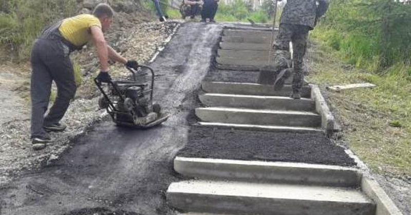 В этом году бригада КЗХ отремонтировала 29 уличных лестниц в Магадане