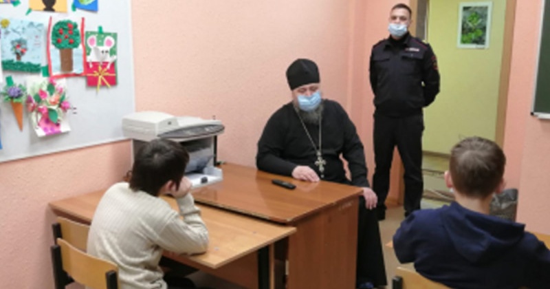 Магаданский Центр временного содержания несовершеннолетних правонарушителей УМВД посетил представитель Русской православной церкви