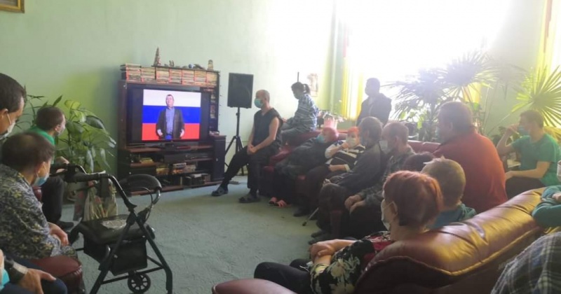 Онлайн-концерт в честь Дня народного единства провели в Магаданском Доме-интернате для престарелых и инвалидов