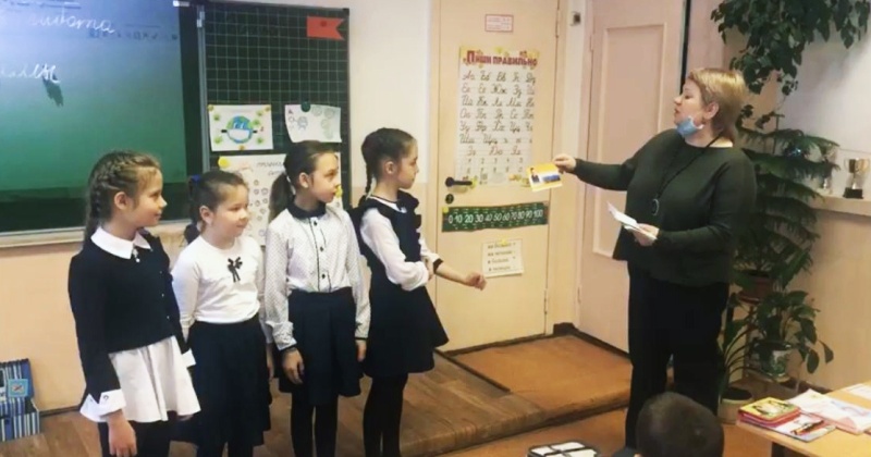 Соколовские школьники, достигшие успехов в учебе, получили стипендии от Евгения Салтанова
