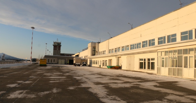 Уволившийся на Чукотке повар из Хабаровска не получил расчёт и застрял в аэропорту Магадана на три дня