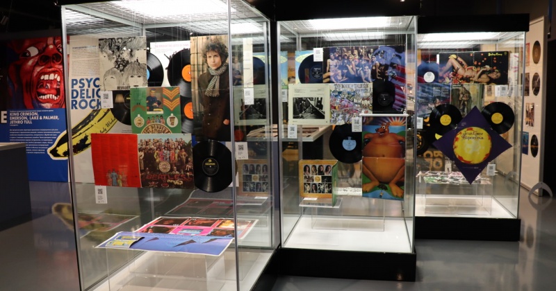 Выставка виниловых пластинок «Центр вращения» проходит в Магадане