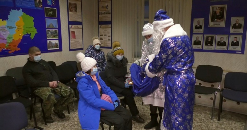 В Магаданской области подходит к своему завершению благотворительная акция МВД России «Полицейский Дед Мороз»