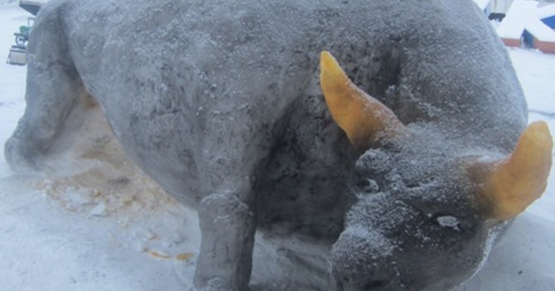Сидельцы колоний Магадана слепили снежные фигуры
