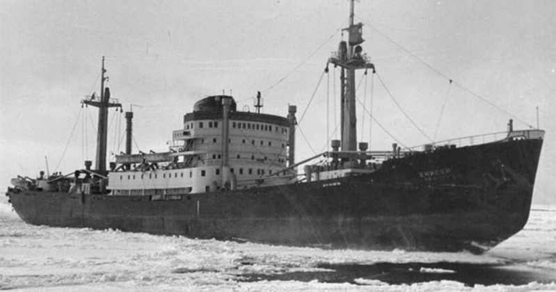 Дизель-электроход ледового класса «Енисей» пришел в порт Нагаево в Магадане 64 года назад