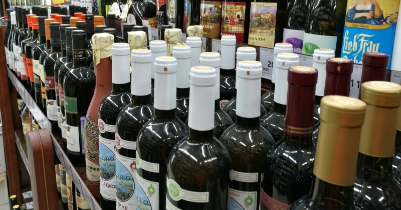 Виктор Баринов: Запрет торговли алкоголем в магазинах, находящихся в домах, это не забота о здоровье колымчан, а щедрый подарок крупным торговым сетям