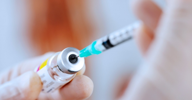 240 доз противоковидной вакцины разморозились в Сусуманском округе