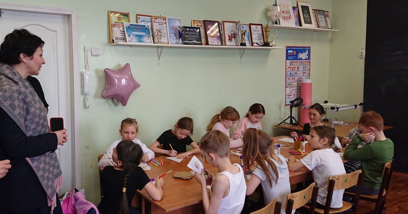 Депутат Государственной Думы Оксана Бондарь посетила Детско-юношеский центр в Магадане