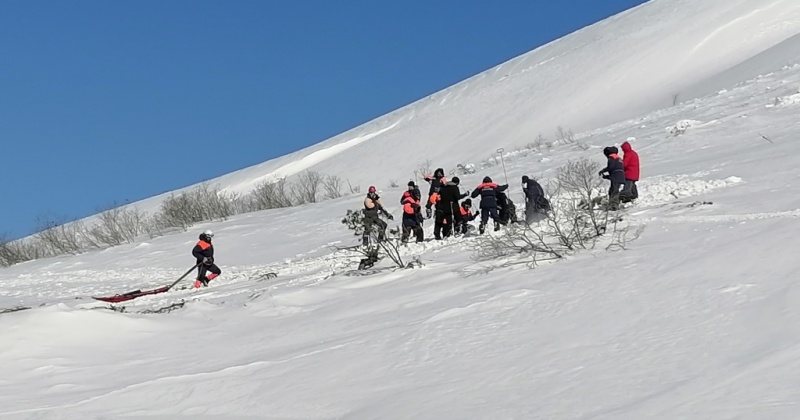 Спасатели Магадана провели тренировку по обнаружению пострадавших при сходе лавины