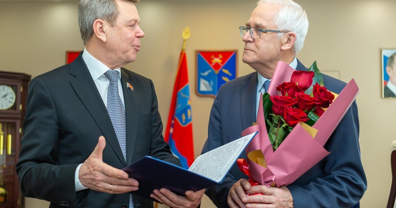 Сергей Абрамов поздравил с юбилеем выдающегося колымского ученого Евгения Тихменева