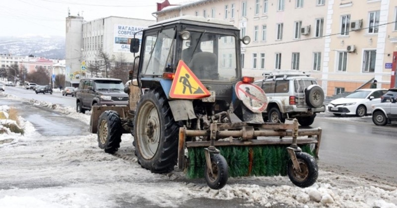 Днем в уборке города Магадана задействовано 58 единиц спецтехники ГЭЛУД и КЗХ
