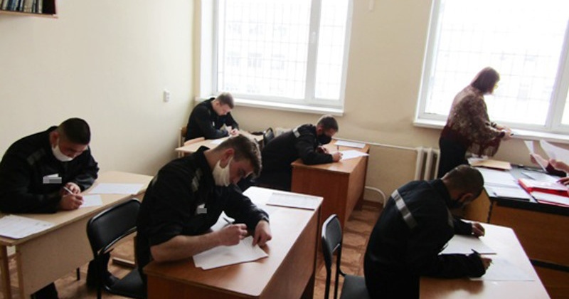 Осужденные исправительной колонии № 3 в Магадане сдали пробный экзамен по русскому языку