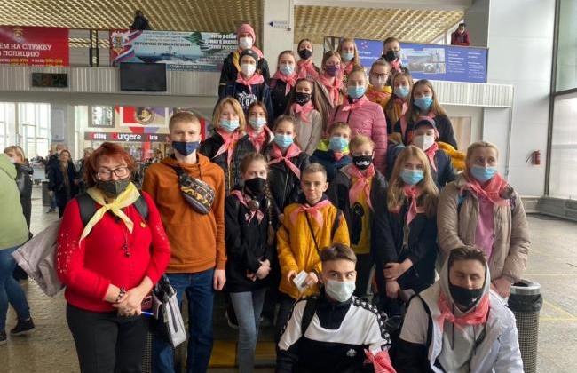 25 колымских школьников отправились в Международный детский центр «Артек»
