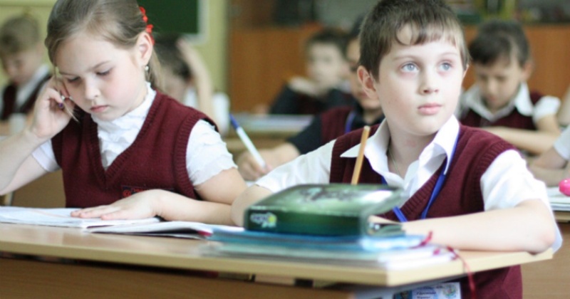 Семьям с детьми школьного возраста произведут единовременную выплату в 10 тысяч рублей на каждого ребенка