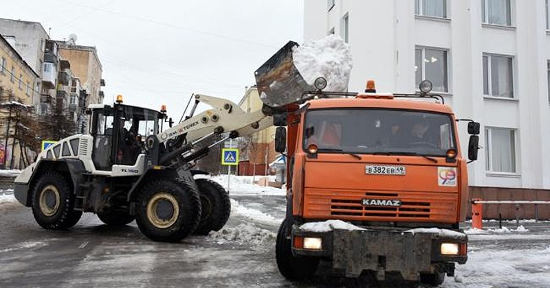 Ямочный ремонт дорожники ведут на Гагарина, Пролетарской, Транспортной, Магаданском шоссе и проспекте Ленина