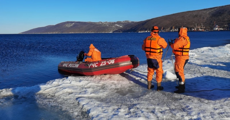 Центр ГИМС предупреждает: дрейфующий лед представляет опасность для маломерных судов