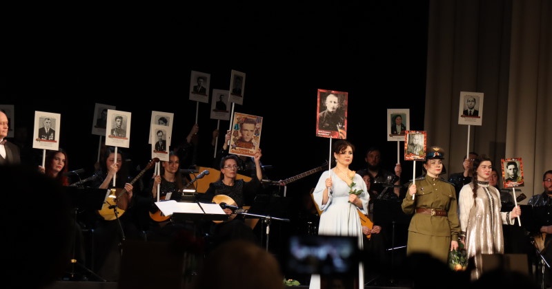 Полифонический спектакль «Пел в пути солдат» представил Магаданский Русский оркестр