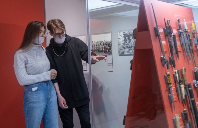 «Порох и сталь»: новая выставка открылась в Магаданском областном краеведческом музее