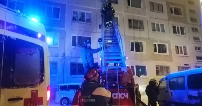 Магаданские огнеборцы ликвидировали загорание в квартире многоквартирного дома