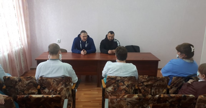 Министр здравоохранения региона и главврач областной больницы посетили медучреждения Ягоднинского городского округа