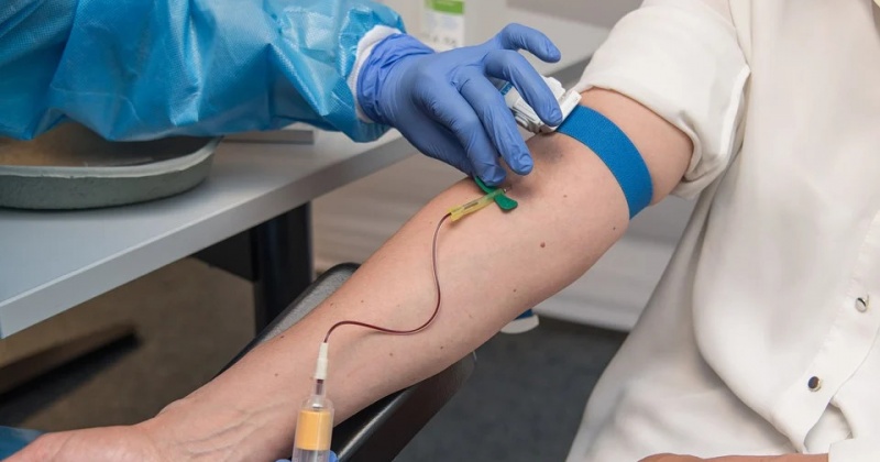 Ежегодно Магаданской областной службой крови заготавливается более двух тысяч литров крови и ее компонентов.