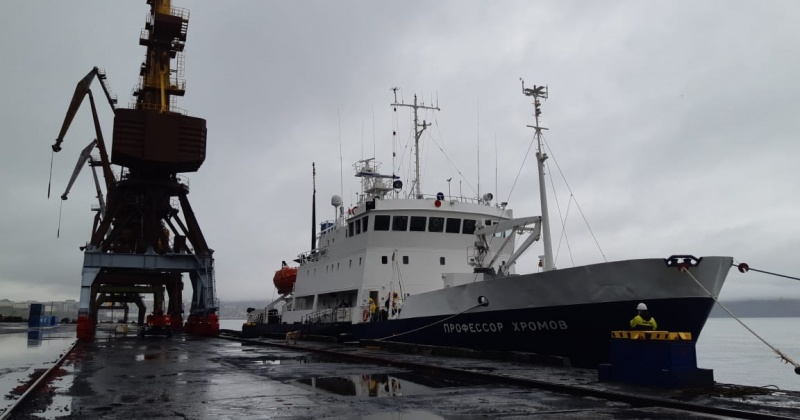 В Магадан прибыло первое в этом году пассажирское круизное судно "Профессор Хромов"