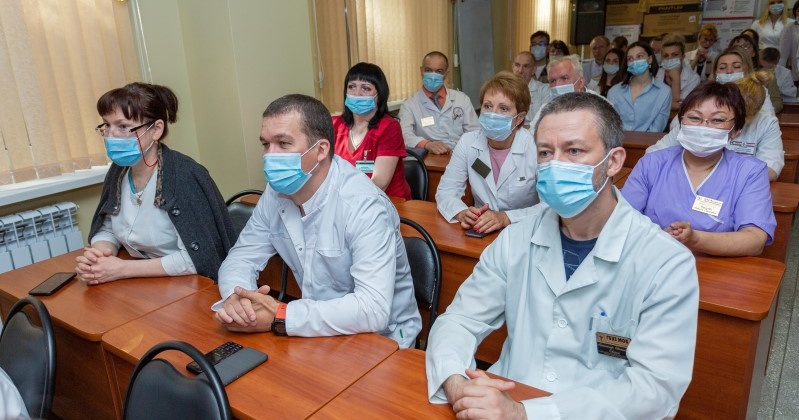 В Магаданской областной больнице подвели итоги конкурса по вакцинации среди отделений учреждения