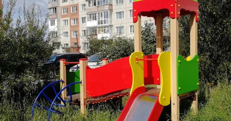 Городские службы благоустроят детскую площадку в одном из дворов Магадана