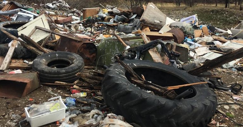 Незаконная свалка мусора обнаружена в Ольском районе