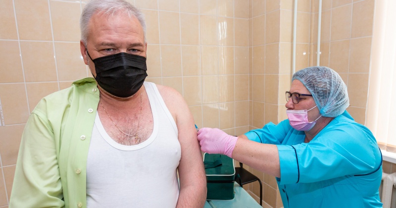 Около 70% сотрудников аппарата Магаданской областной Думы прошли вакцинацию от коронавируса