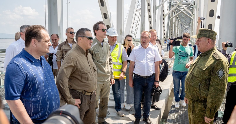 Юрий Трутнев заявил, что за простой моста между Россией и Китаем будут отвечать подрядчики
