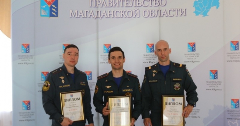 В правительстве Магаданской области наградили лучших пожарных Колымы