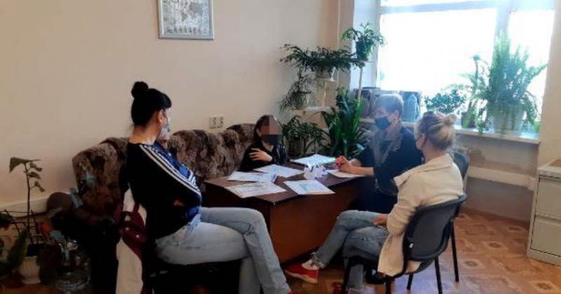 Представители центра занятости населения провели беседу с осужденными, состоящими на учете в УИИ Магаданской области