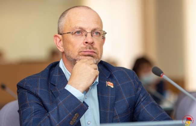 О работе в областной Думе и взаимодействии с избирателями рассказал депутат Игорь Розинов